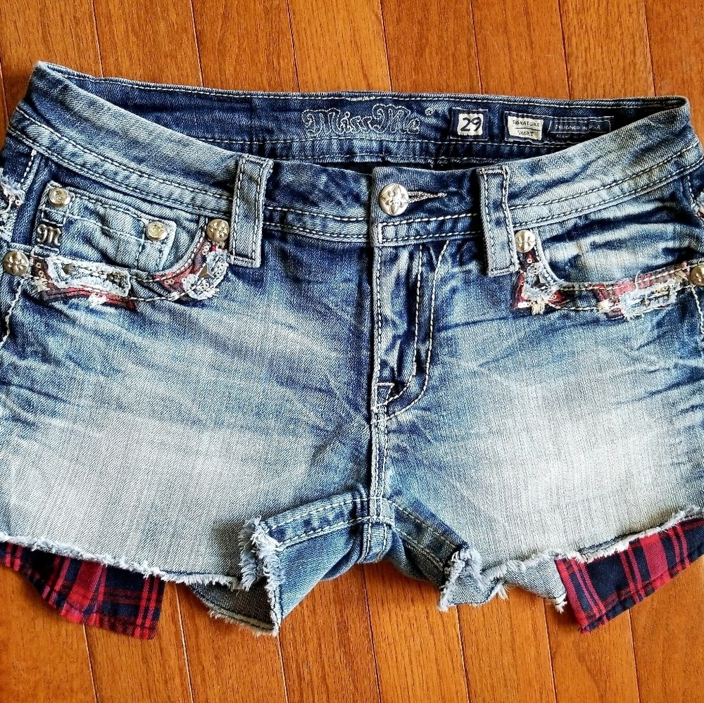 Miss Me Signature Stretch Shorts Sz 29